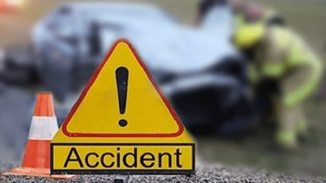 Nagpur Accident :हादसे पर हादसा, तमाशबीनों को दूसरी कार ने रौंदा, एक पुलिस  वाले की मौत, सात घायल - Speeding Car Rams Into Crowd In Nagpur Maharashtra  And Policeman Killed - Amar