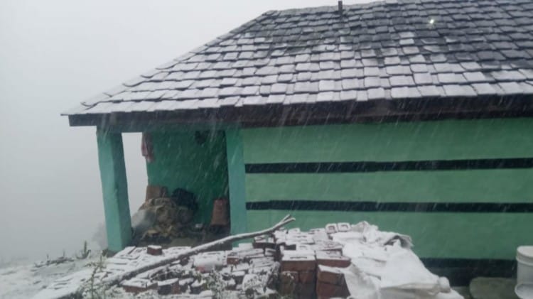 himachal weather update season first snowfall in manali and narkanda shimla