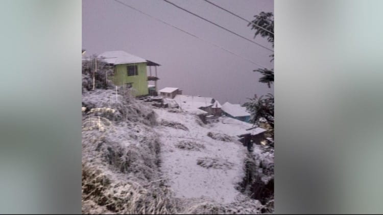 himachal weather update season first snowfall in manali and narkanda shimla