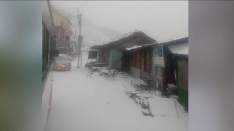 himachal weather update season first snowfall in manali and narkanda shimla