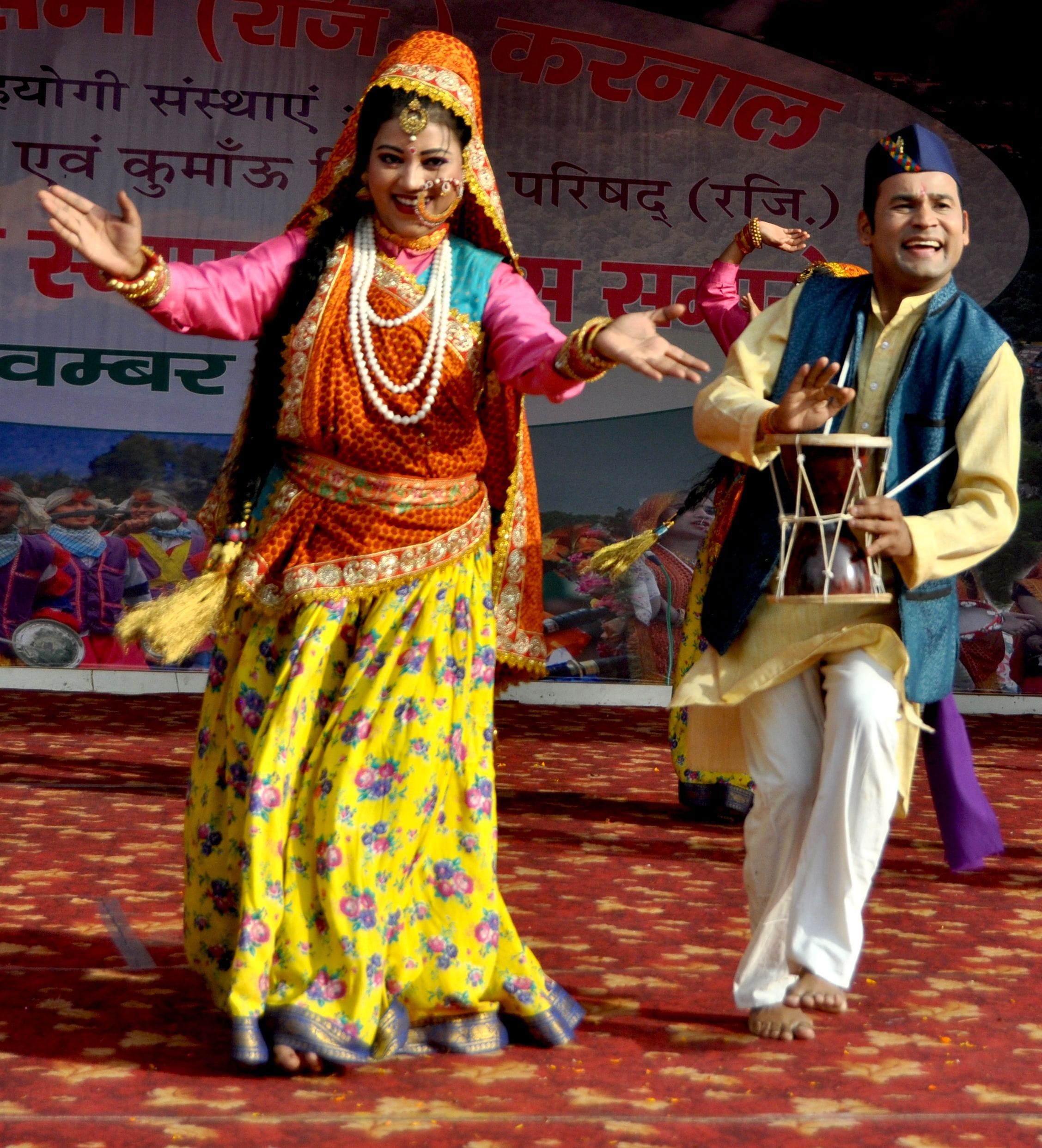काली दास रंगशाला में उत्तराखंड सभा की ओर से आयोजित कार्यक्रम में अपनी प्रस्तुति देते कलाकार। सं? काली दास रंगशाला में उत्तराखंड सभा की ओर से आयोजित कार्यक्रम में अपनी प्रस्तुति देते कलाकार। सं?