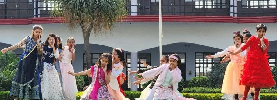 नानौता के बाईट होम पब्लिक स्कूल में सांस्कृतिक प्रस्तुति देते बच्चें नानौता के बाईट होम पब्लिक स्कूल में सांस्कृतिक प्रस्तुति देते बच्चें