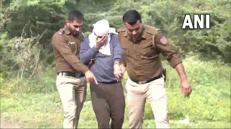 आरोपी आफताब को जंगल में लेकर पहुंची पुलिस