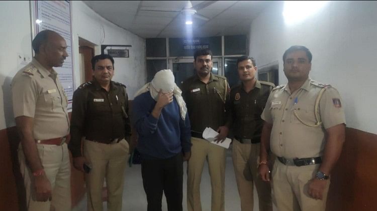 पुलिस की गिरफ्त में आरोपी