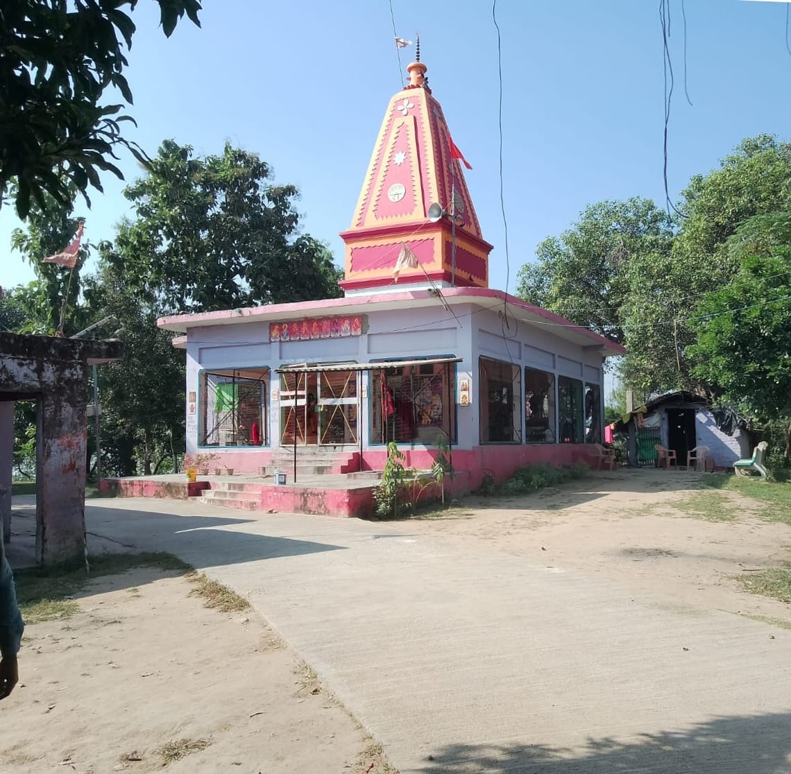 मंडावर क्षेत्र के गंगा खादर में स्थित प्राचीन गलखा देवी मंदिर। मंडावर क्षेत्र के गंगा खादर में स्थित प्राचीन गलखा देवी मंदिर।