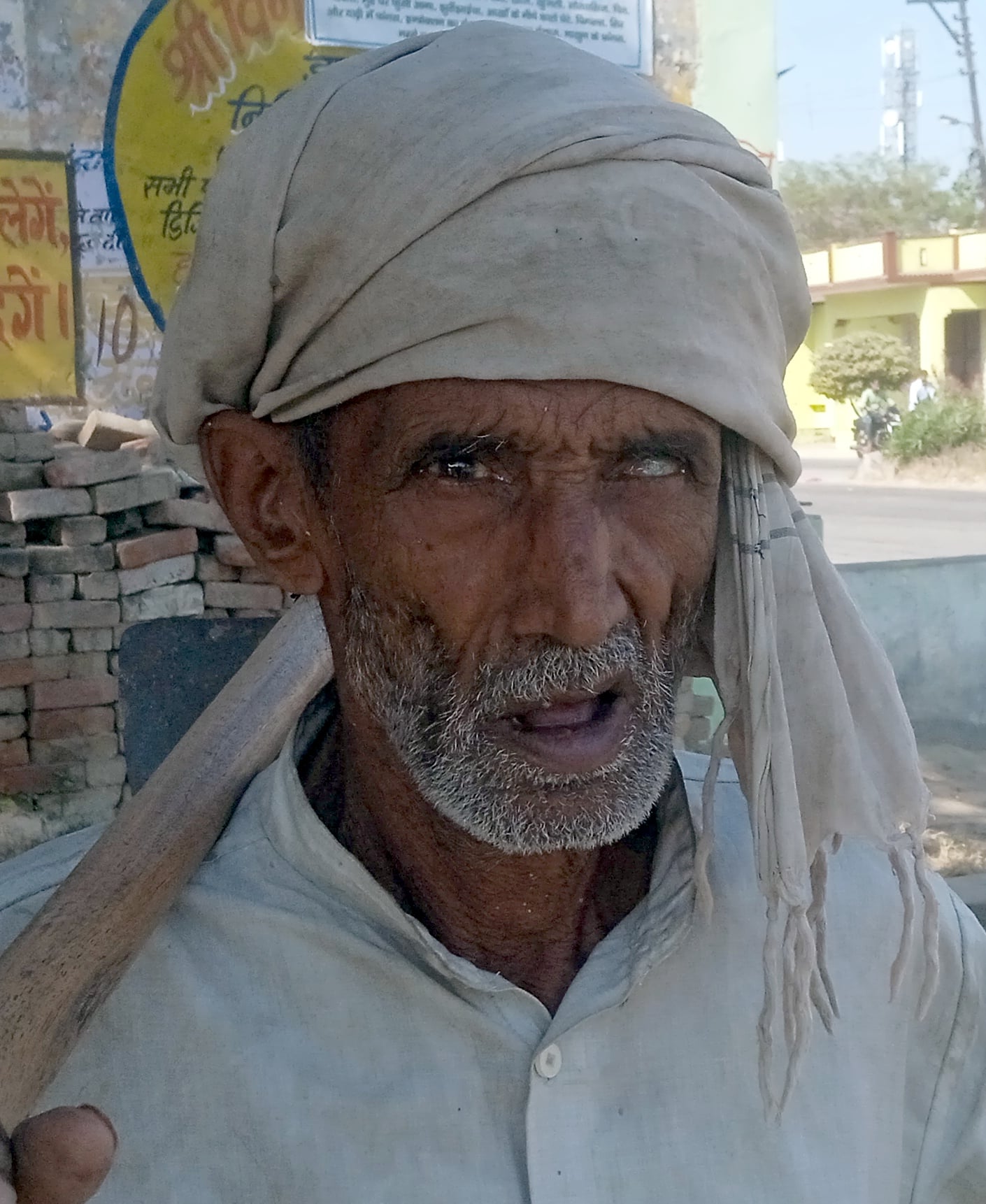 शामली क्षेत्र के गांव टिटौली में गंदगी से संबंधित परिचर्चा फोटो सोमपाल।
