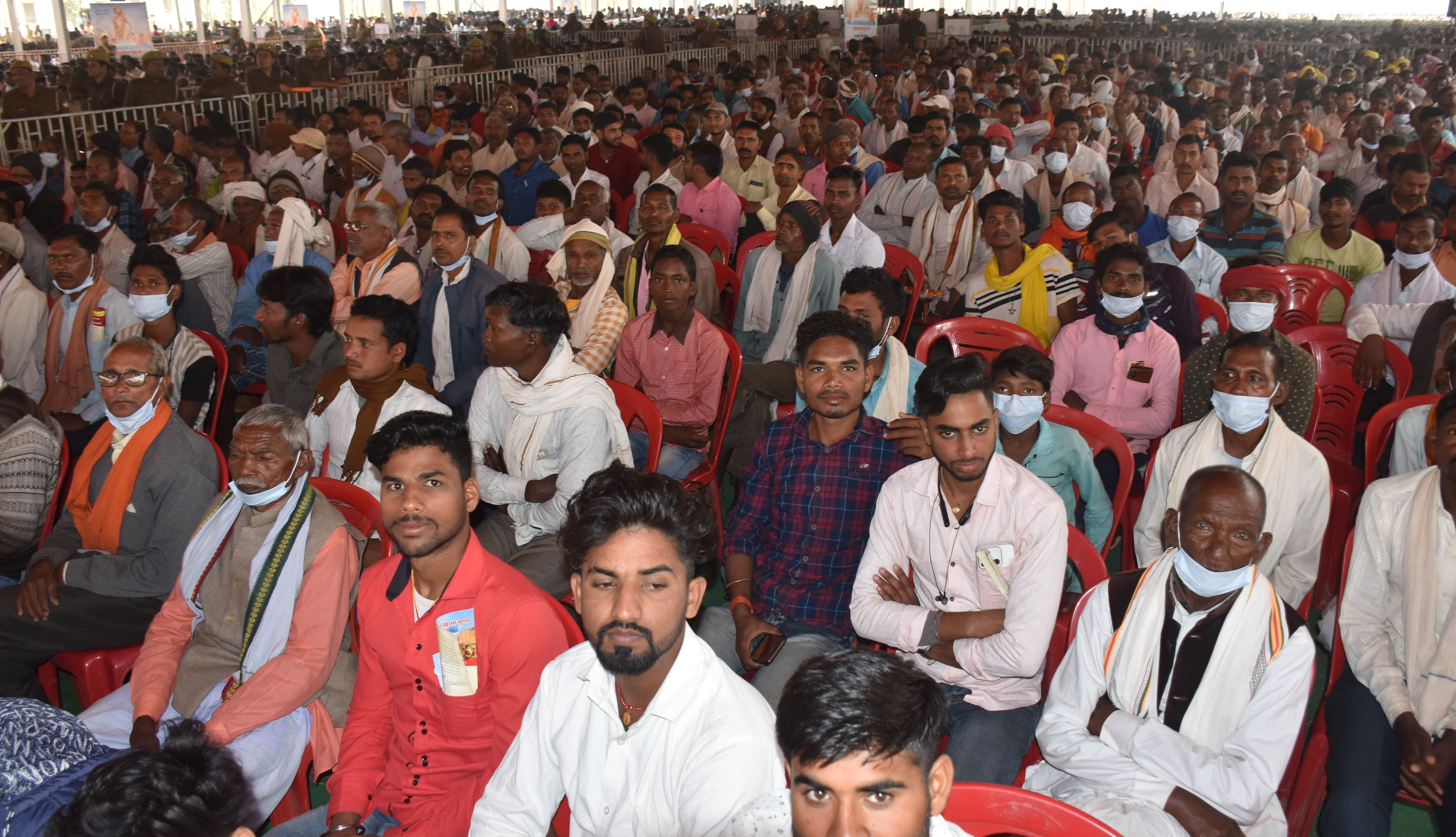 जनजातीय गौरव दिवस पर सोनभद्र के बभनी में आयोजित वनवासी समागम उमड़ी भीड़। जनजातीय गौरव दिवस पर सोनभद्र के बभनी में आयोजित वनवासी समागम उमड़ी भीड़।