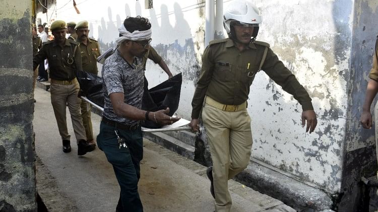 Triple suicide: पढ़ाई-खेलकूद के साथ कला में भी होनहार थीं दोनों बहनें, एक झटके में खत्म हो गई जिंदगी गोरखपुर समाचार।