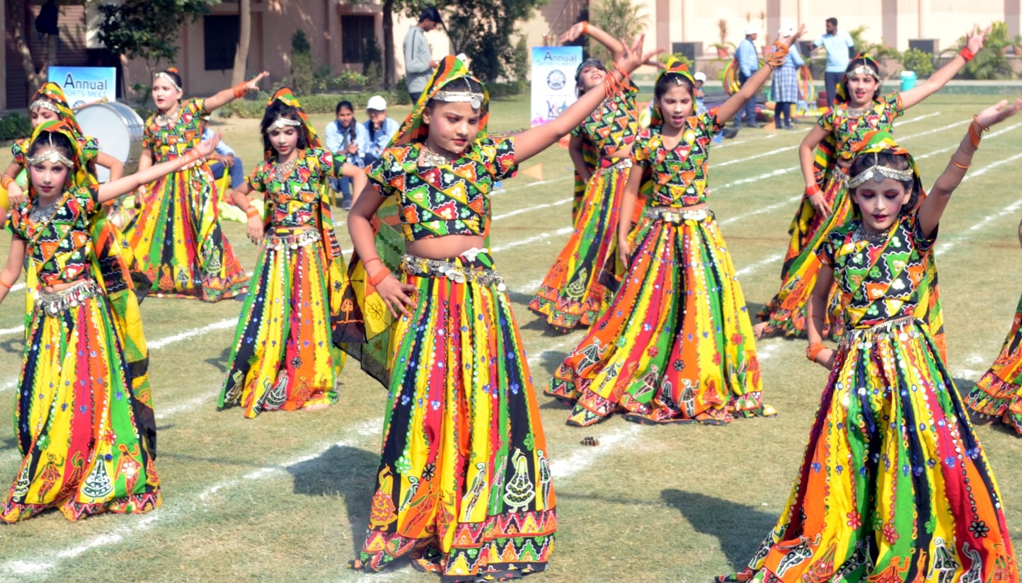 शामली के सेंट आरसी स्कूल में आयोजित क्रीडा प्रतियोगिता में सांस्कृतिक कार्यक्रम की प्रस्तुती द शामली के सेंट आरसी स्कूल में आयोजित क्रीडा प्रतियोगिता में सांस्कृतिक कार्यक्रम की प्रस्तुती द