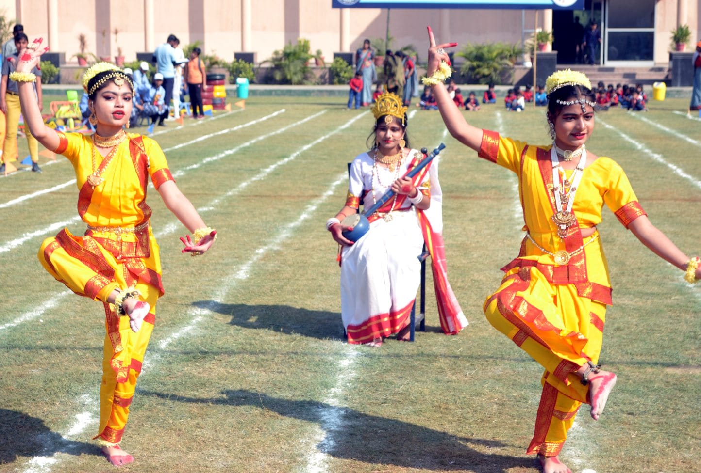 शामली के सेंट आरसी स्कूल में आयोजित क्रीड़ा प्रतियोगिता में सांस्कृतिक कार्यक्रम प्रस्तुत करत? शामली के सेंट आरसी स्कूल में आयोजित क्रीड़ा प्रतियोगिता में सांस्कृतिक कार्यक्रम प्रस्तुत करत?