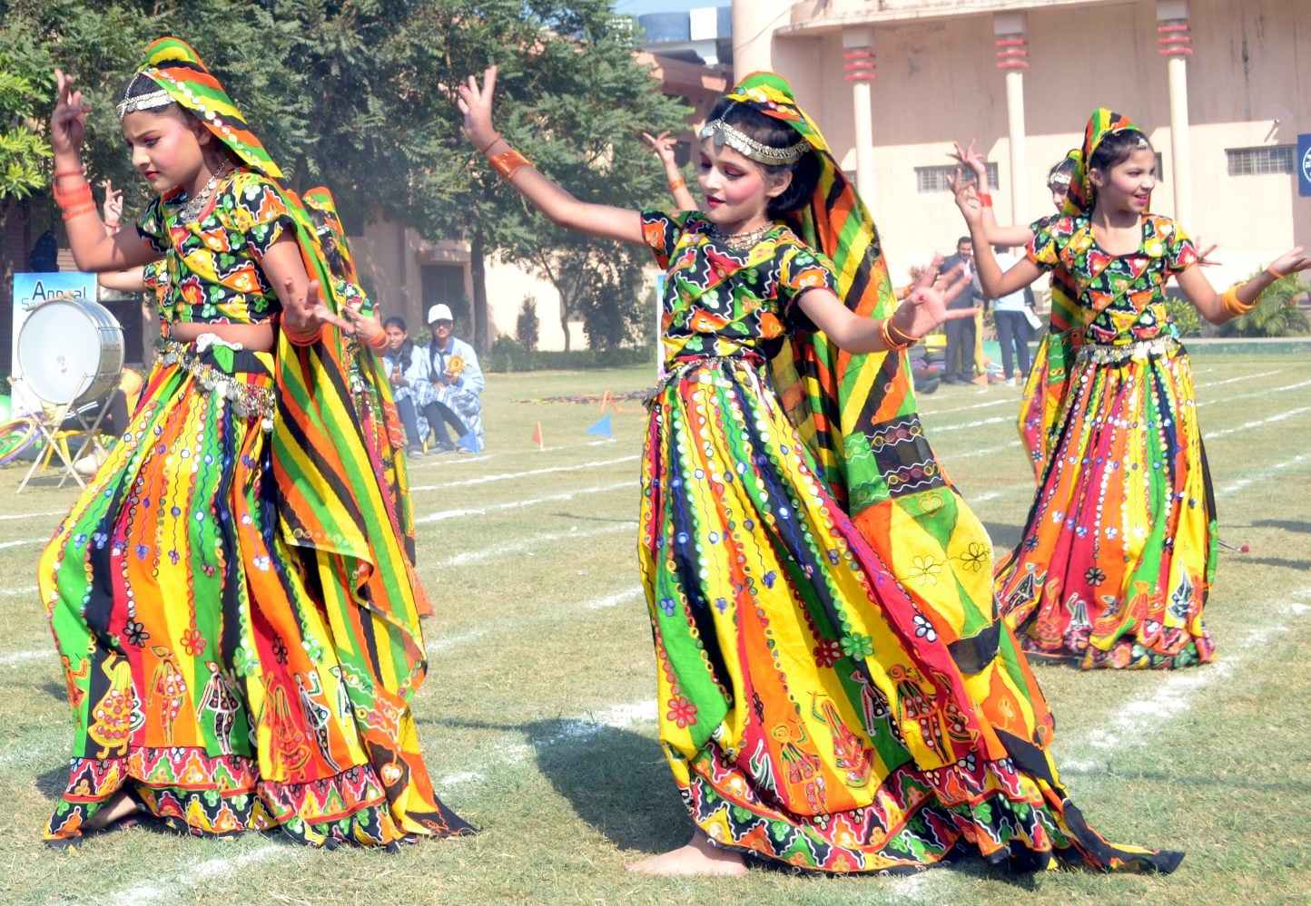 शामली के सेंट आरसी स्कूल में आयोजित क्रीड़ा प्रतियोगिता में सांस्कृतिक कार्यक्रम प्रस्तुत करत? शामली के सेंट आरसी स्कूल में आयोजित क्रीड़ा प्रतियोगिता में सांस्कृतिक कार्यक्रम प्रस्तुत करत?