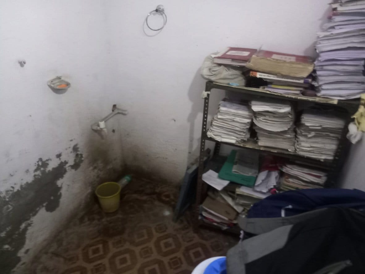 बागपत कोतवाली में वरिष्ठ उपनिरिक्षक व उप निरिक्षक कार्यालय के अंदर नगर पालिका की ओर से बने सामुद? बागपत कोतवाली में वरिष्ठ उपनिरिक्षक व उप निरिक्षक कार्यालय के अंदर नगर पालिका की ओर से बने सामुद?