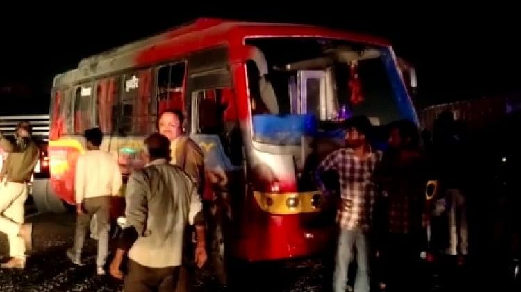 Accident in Shipra, Dewas, three women killed, eight injured due to bus overturning