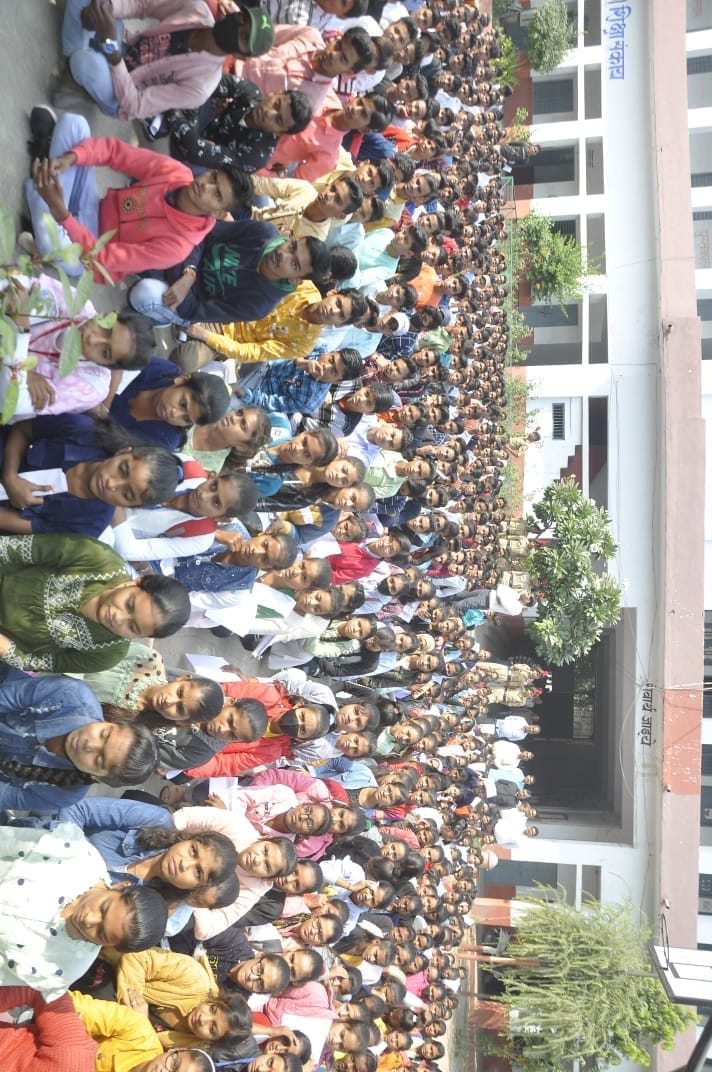 फोटो-20 बीएनडीपी-02 परीक्षा केंद्र पररेसर में उपस्थित परीक्षार्थी छात्र व छात्राएं। फोटो-20 बीएनडीपी-02 परीक्षा केंद्र पररेसर में उपस्थित परीक्षार्थी छात्र व छात्राएं।