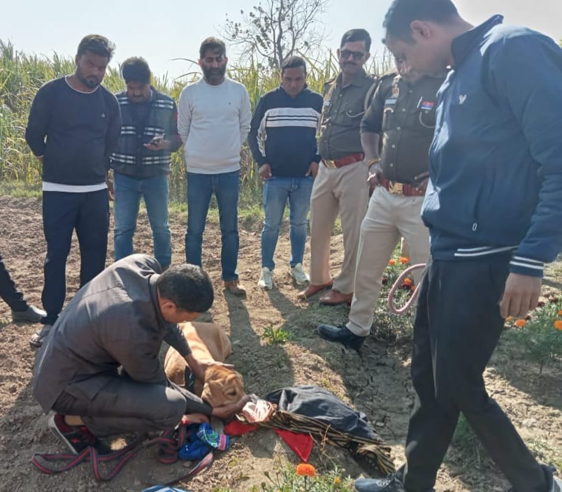 बागपत : लापता छात्रा की तलाश के लिए जांच करती डॉग स्क्वॉड टीम। बागपत : लापता छात्रा की तलाश के लिए जांच करती डॉग स्क्वॉड टीम।