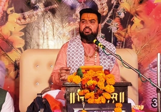 गंगोह में श्रीमद् भागवत कथा की अमृतवर्षा करते आचार्य रजनीश महाराज