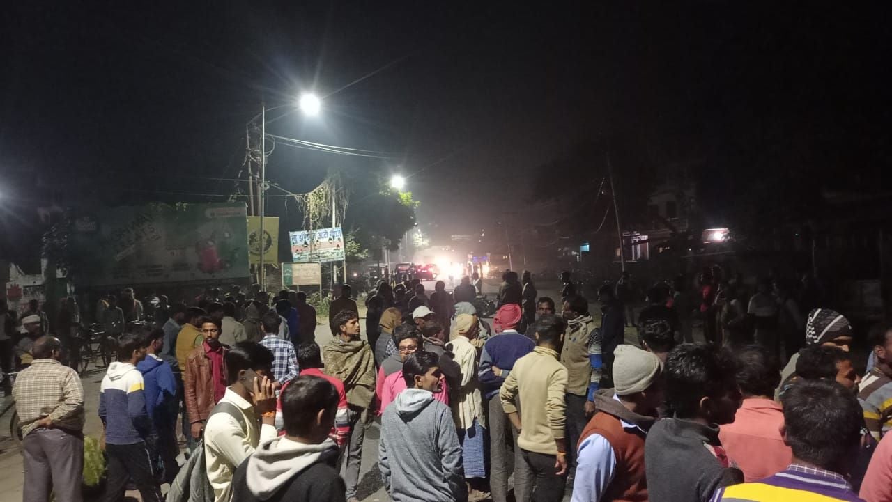 फोटो-25- कटरा बिल्हौर मार्ग पर लगा जाम । फोटो-25- कटरा बिल्हौर मार्ग पर लगा जाम ।
