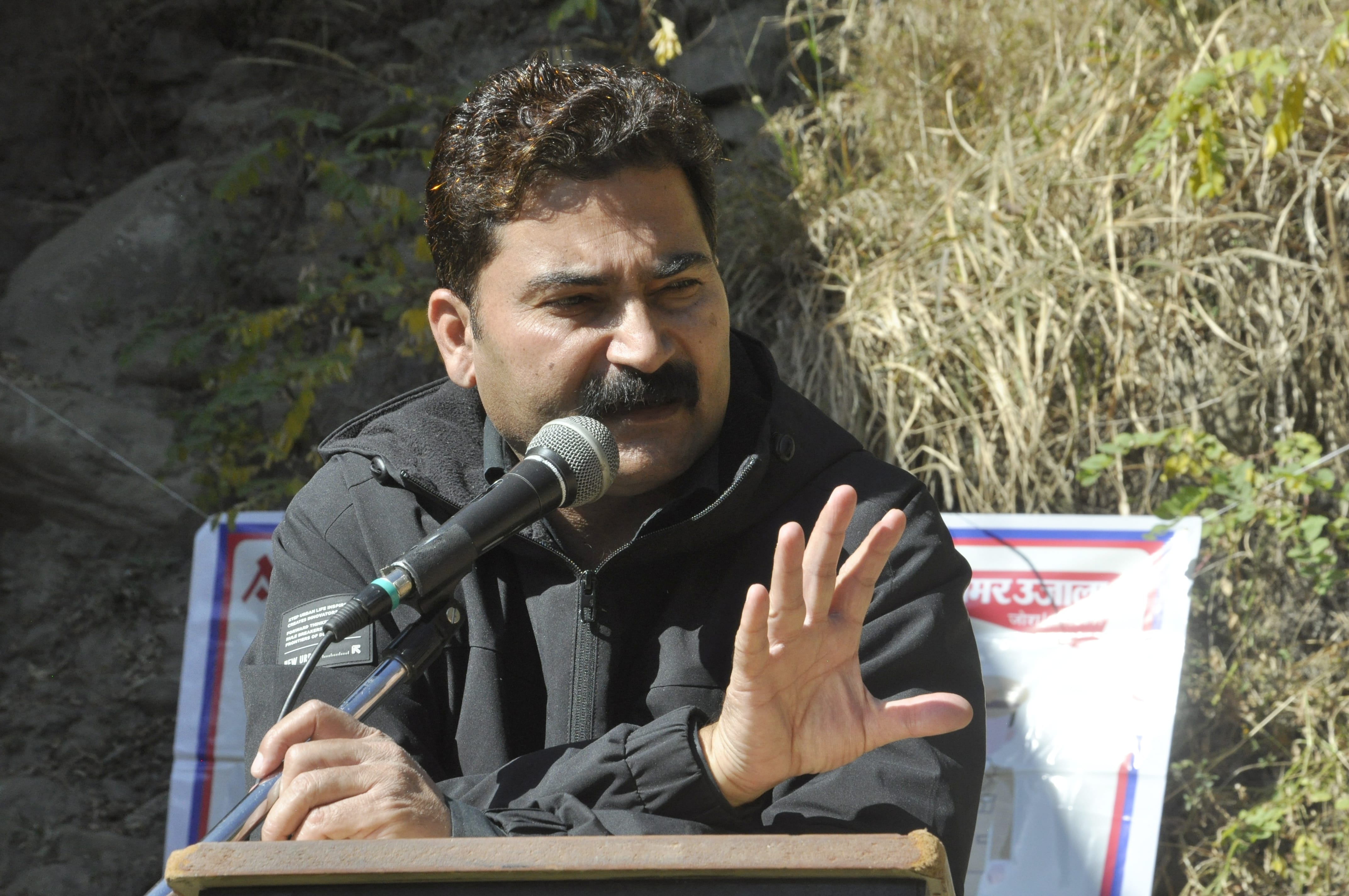 कुल्लू में अमर उजाला फाउंडेशन के पुलिस की पाठशाला कार्यक्रम में अतिरिक्त पुलिस अधीक्षक आशीष शर् कुल्लू में अमर उजाला फाउंडेशन के पुलिस की पाठशाला कार्यक्रम में अतिरिक्त पुलिस अधीक्षक आशीष शर्