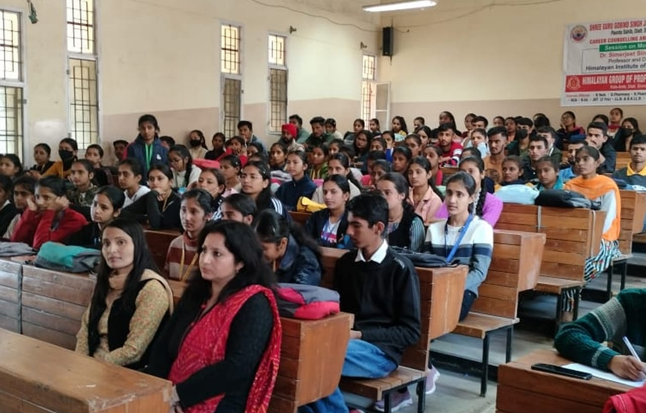 सिरमौर के पांवटा कॉलेज में एनसीसी दिवस पर कार्यक्रम में मौजूद विद्यार्थी व एनसीसी कैडेट्स। संवा सिरमौर के पांवटा कॉलेज में एनसीसी दिवस पर कार्यक्रम में मौजूद विद्यार्थी व एनसीसी कैडेट्स। संवा