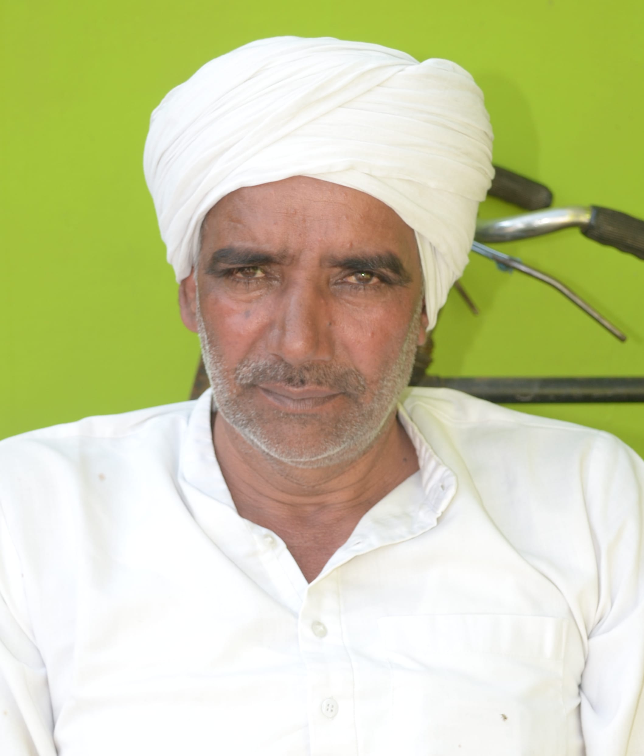 शामली क्षेत्र के गांव लिलौन में गंदे   नाले से संबंधित परिचर्चा फोटो बाबा संजय कालखंडे।