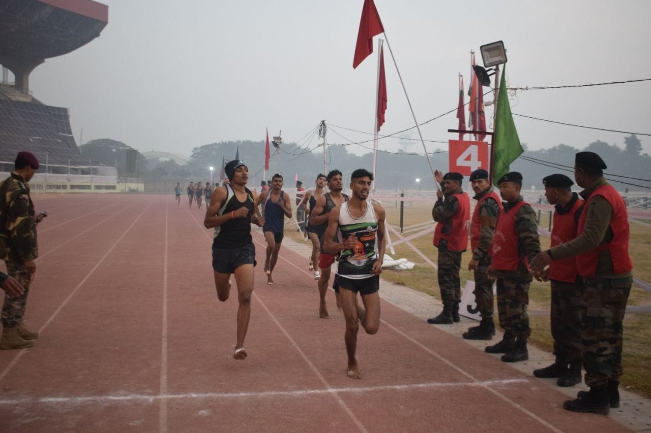 अग्निपथ भर्ती के दौरान दौड़ लगाते अग्निवीर। विज्ञप्ति अग्निपथ भर्ती के दौरान दौड़ लगाते अग्निवीर। विज्ञप्ति