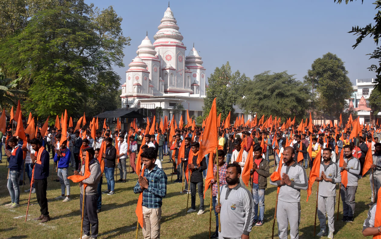 भूतेश्वर मंदिर मैदान में विश्व हिंदू परिषद बजरंग दल द्वारा आयोजित ॐशौर्य यात्रा कार्यक्रम में भ