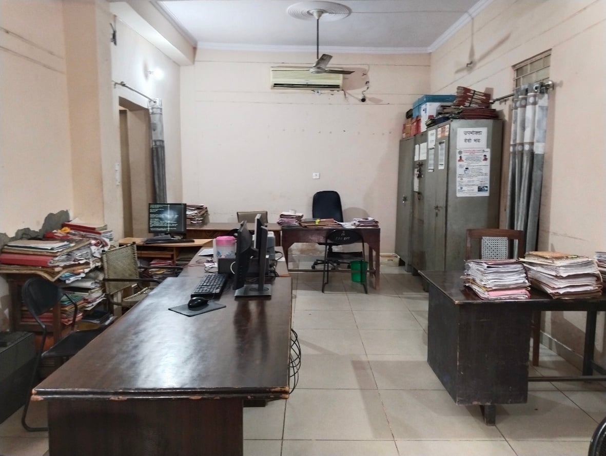 बागपत में एक्सईएन कार्यालय में खाली पड़ी विद्युत कर्मचारियों की कुर्सी बागपत में एक्सईएन कार्यालय में खाली पड़ी विद्युत कर्मचारियों की कुर्सी
