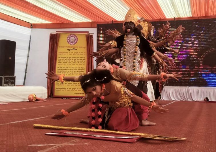 सहारनपुर के जनता रोड पुवांरका स्थित मां शाकंभरी विश्वविद्यालय के स्थापना दिवस पर आयोजित कार्यक? सहारनपुर के जनता रोड पुवांरका स्थित मां शाकंभरी विश्वविद्यालय के स्थापना दिवस पर आयोजित कार्यक?