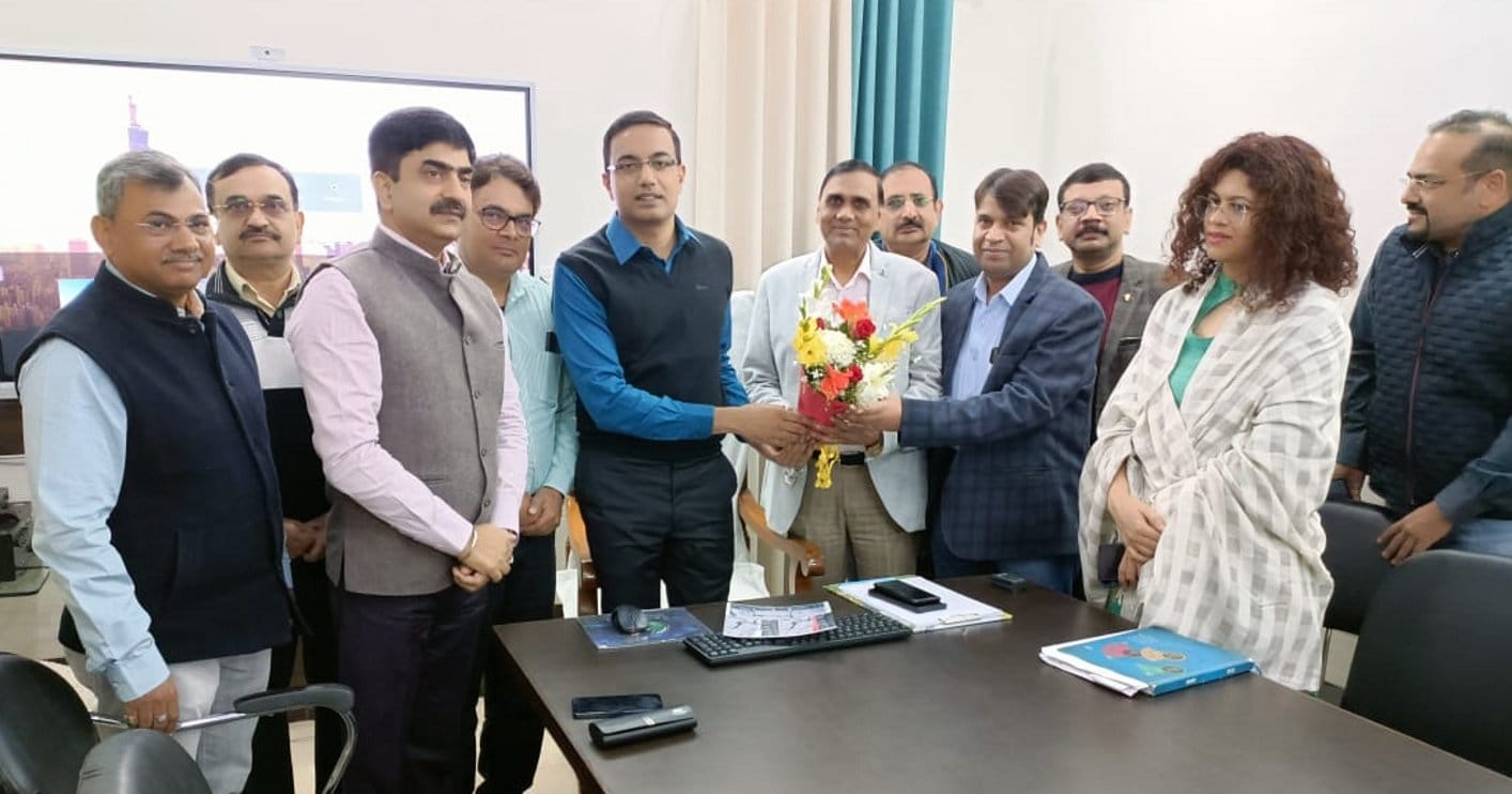 मंडलायुक्त कार्यालय में बैठक के दौरान मंडलायुक्त डॉ लोकेश एम. का अभिनंदन करते आईएमए के पदाधिकार? मंडलायुक्त कार्यालय में बैठक के दौरान मंडलायुक्त डॉ लोकेश एम. का अभिनंदन करते आईएमए के पदाधिकार?