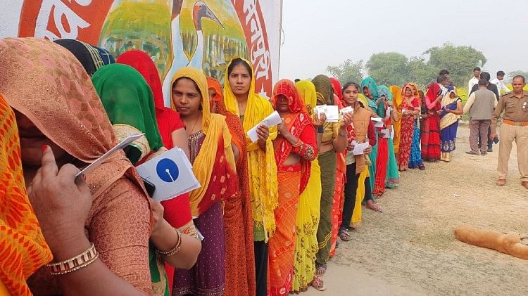 Mainpuri Bypoll Counting: मतदान में पुरुष रहे आगे, मतगणना के बाद मिल सकते हैं चौंकाने वाले परिणाम
