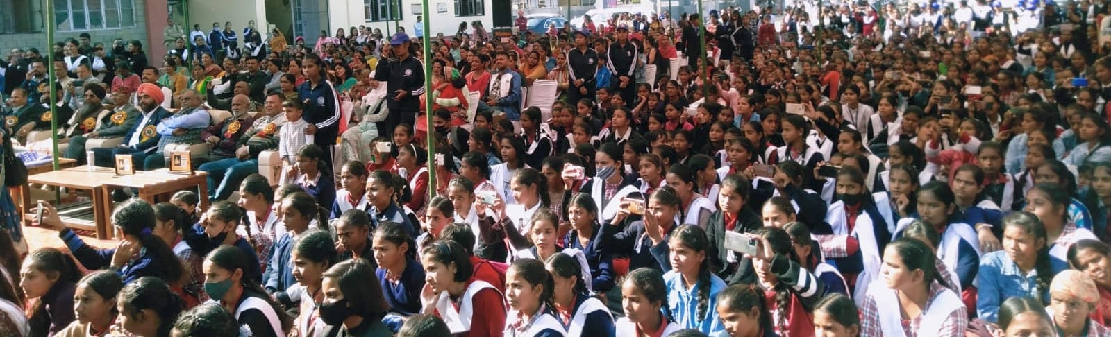 पांवटा साहिब की आदर्श कन्या पाठशाला के वार्षिक समारोह में मौजूद छात्राएं। संवाद पांवटा साहिब की आदर्श कन्या पाठशाला के वार्षिक समारोह में मौजूद छात्राएं। संवाद