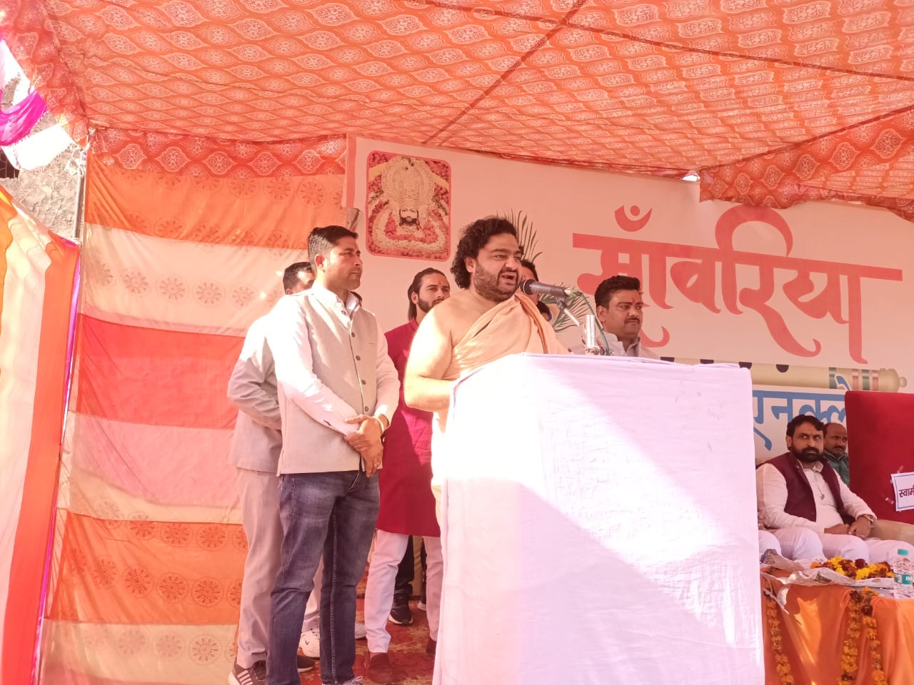 सरसावा में कार्यक्रम को संबोधित करते दीपांकर महाराज