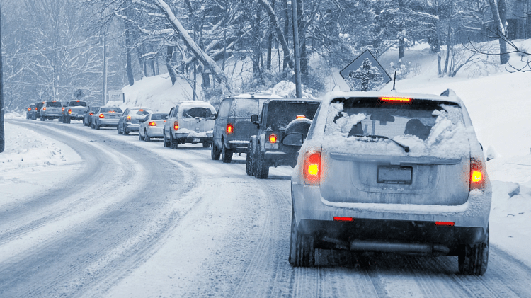Snow Driving Tips: Preparing to travel by car in snowy valleys, keep these things in mind, otherwise big trouble will come - Digit News