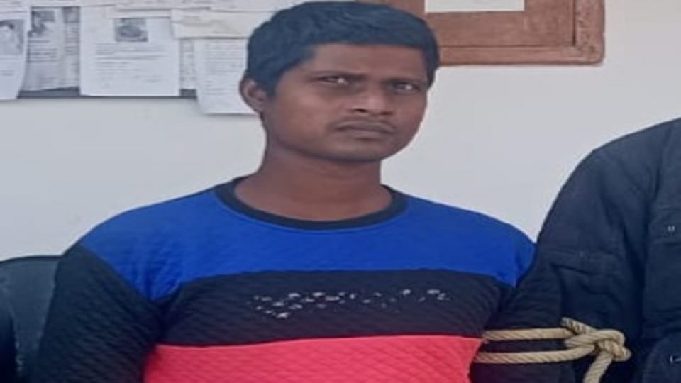 Hair Came Out In Food Then Husband Made Wife Bald In Pilibhit - जहीरुद्दीन  की जहालत: खाने में निकला बाल तो बेगम को किया गंजा, देवर ने भी दिया साथ,  बुर्का पहन