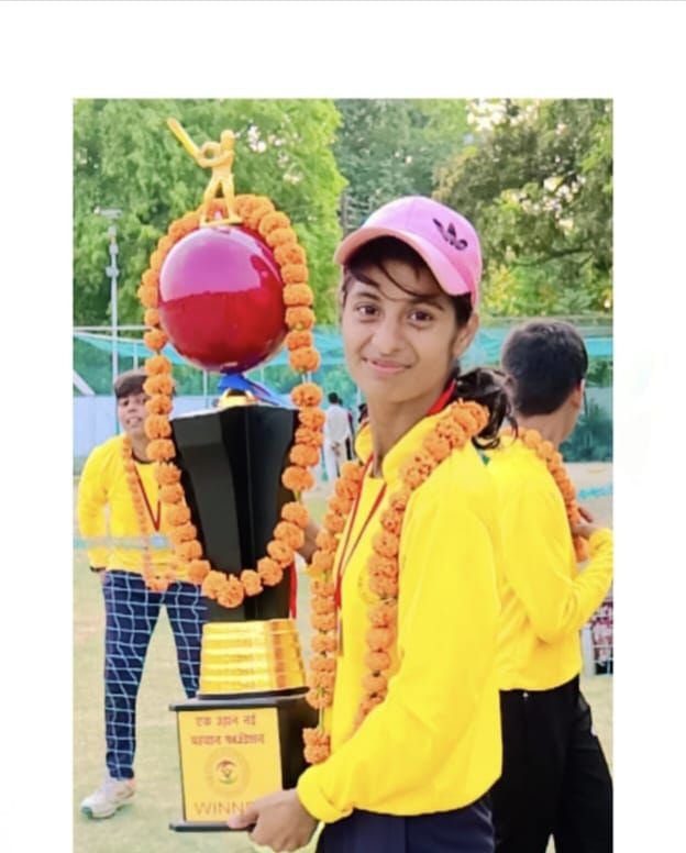 कमला क्लब कानपुर में यूपीसीए अंडर 15 टीम के ट्रायल में चुनी गई शिल्पी।