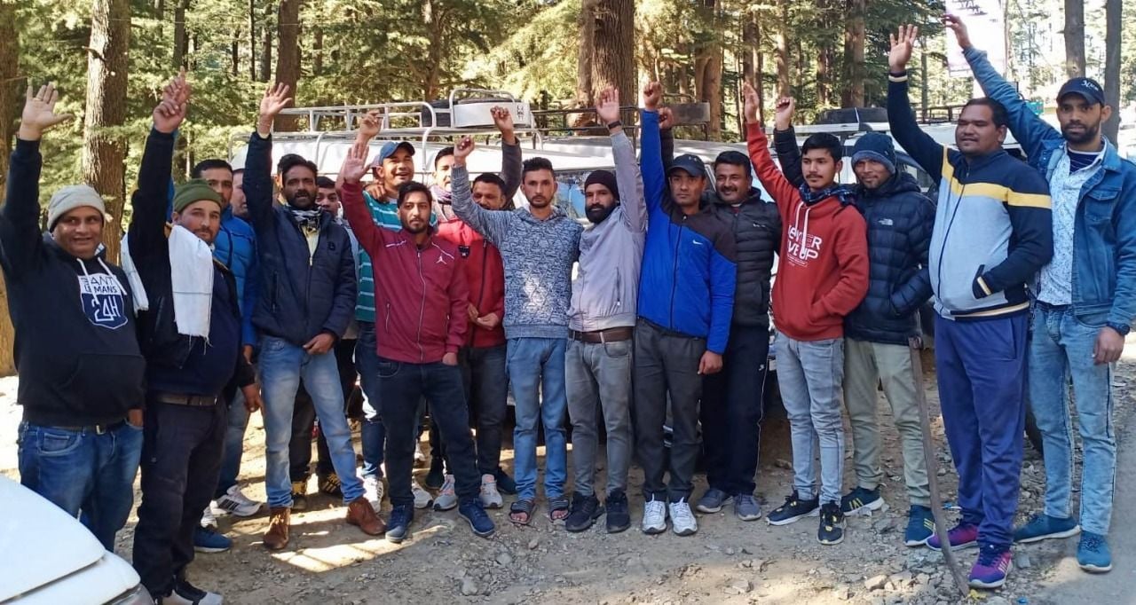 टनकपुर में लोहाघाट के टैक्सी चालक के साथ मारपीट करने के आरोपियों को पकड़ने की मांग को लेकर नारेबा