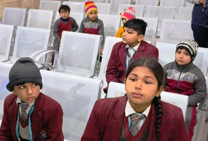 बुढ़ाना के क्राउन कान्वेंट स्कूल के बच्चे निजी चिकित्सालय में। बुढ़ाना के क्राउन कान्वेंट स्कूल के बच्चे निजी चिकित्सालय में।