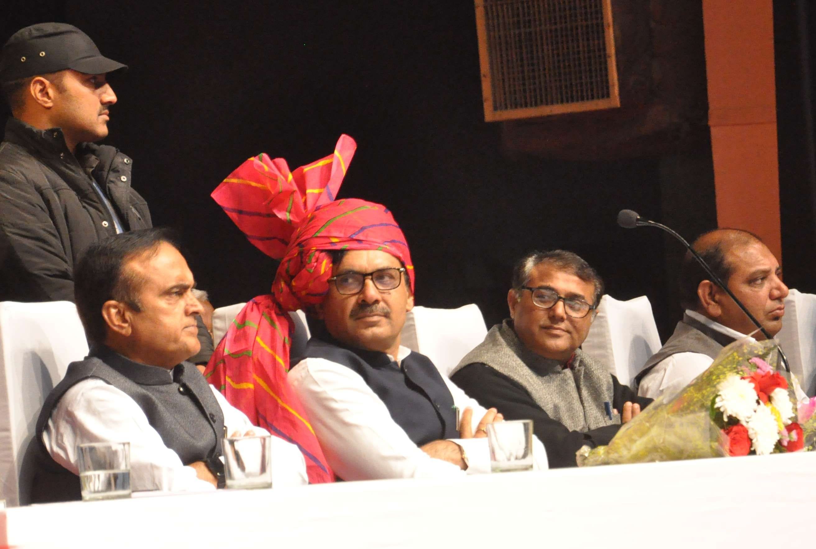 हिसार। जिला स्तरीय जन प्रतिनिधि संवाद कार्यक्रम में उपस्थित विकास एवं पंचायत मंत्री देवेंद्र स? हिसार। जिला स्तरीय जन प्रतिनिधि संवाद कार्यक्रम में उपस्थित विकास एवं पंचायत मंत्री देवेंद्र स?