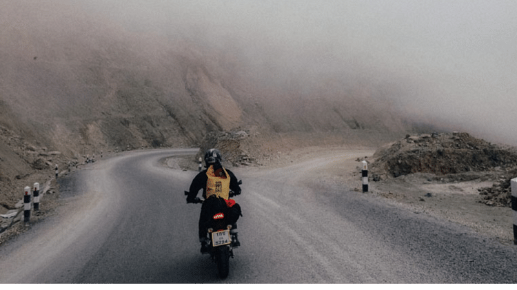 Bike Ride In Winters: Do this work while going by bike in winter, you will be safe in fog and cold
