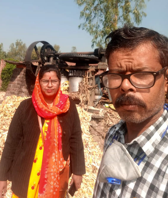 पत्नि के साथ के संजय चौहान