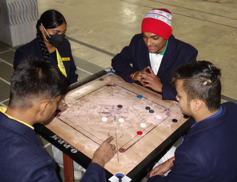 बांदा क्रिकेट में यलो हाउस व कैरम में ब्लू हाउस विजेता Banda Yellow