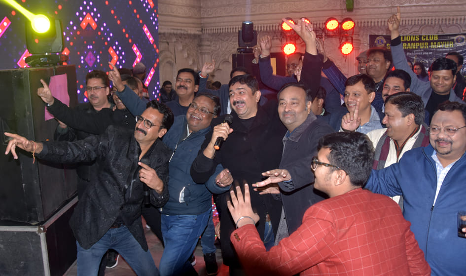 दिल्ली रोड स्थित एक सभागार में नववर्ष का जश्न मनाते विभिन्न संगठनो के पदाधिकारी दिल्ली रोड स्थित एक सभागार में नववर्ष का जश्न मनाते विभिन्न संगठनो के पदाधिकारी