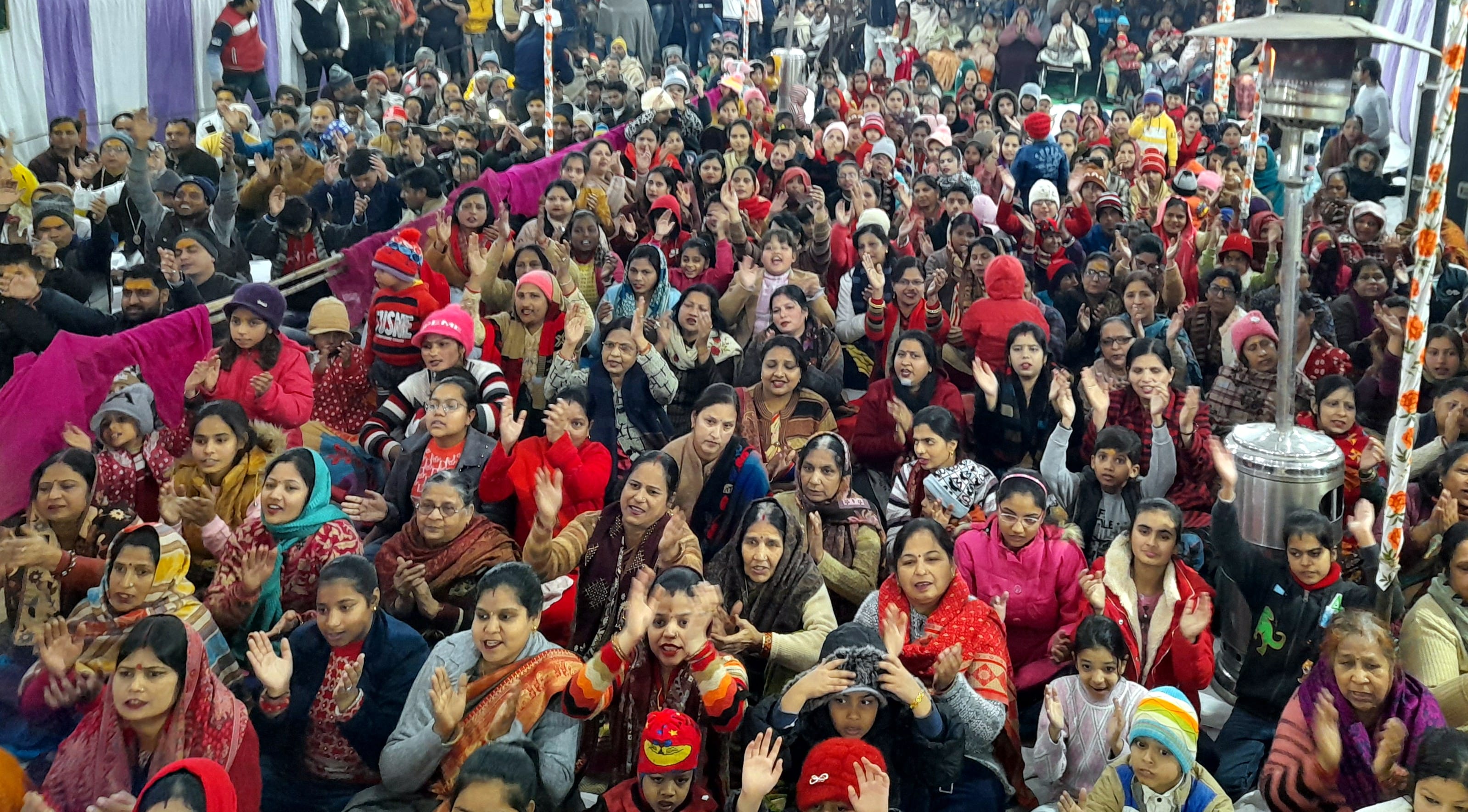 थानाभवन के बाला जी धाम मंदिर में आयोजित खाटू श्याम जागरण में मौजूद श्रद्घालु। थानाभवन के बाला जी धाम मंदिर में आयोजित खाटू श्याम जागरण में मौजूद श्रद्घालु।