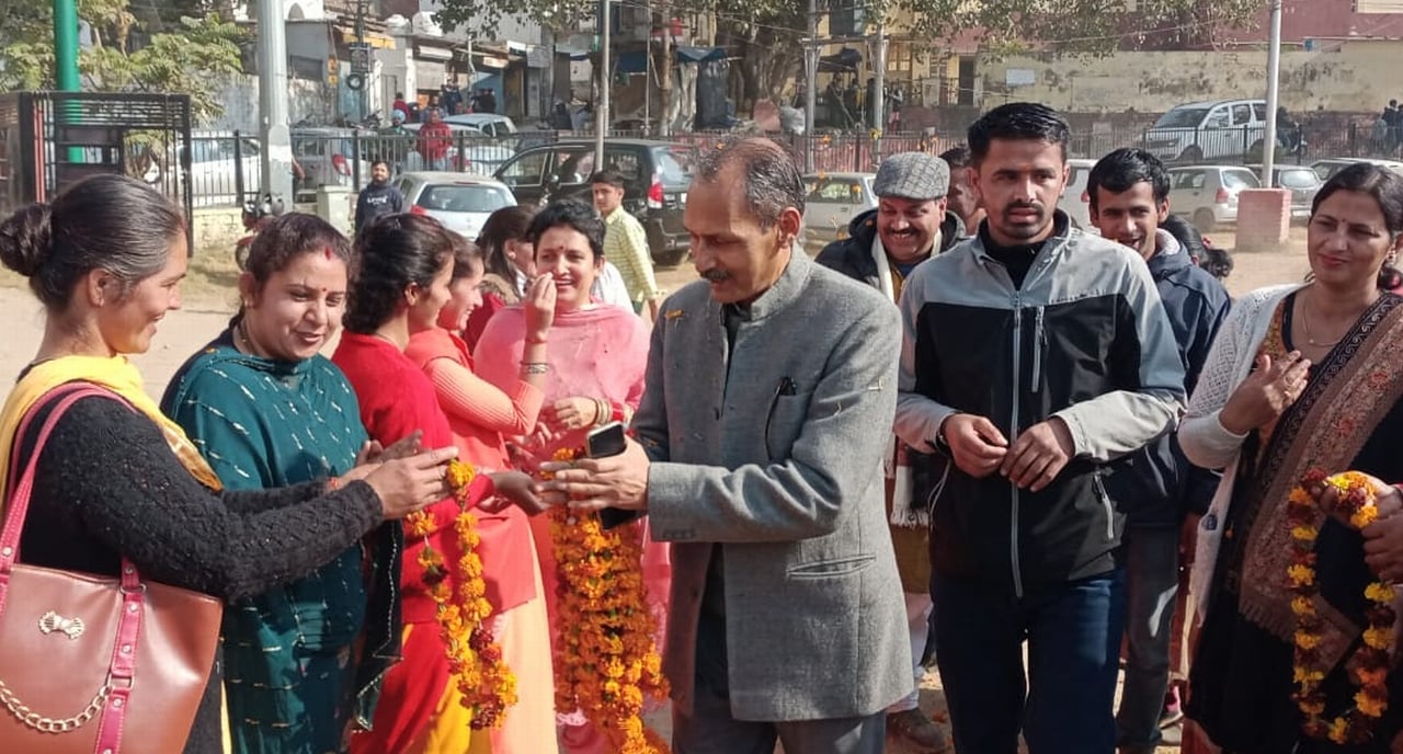 सिरमौर के चौगान मैदान में अभ्युदय यूथ क्लब की ओर से आयोजित संभाग स्तरीय खेलकूद प्रतियोगिता के शु? सिरमौर के चौगान मैदान में अभ्युदय यूथ क्लब की ओर से आयोजित संभाग स्तरीय खेलकूद प्रतियोगिता के शु?