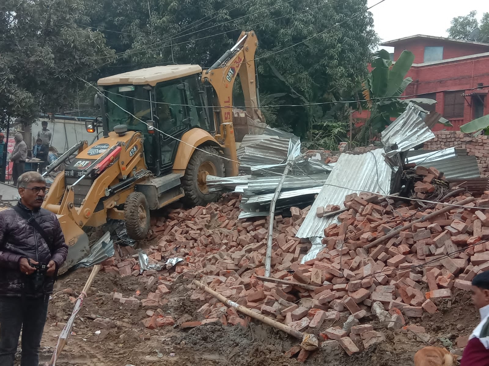  भिखारीपुर में ध्वस्त किया गया अतिक्रमण। संवाद 