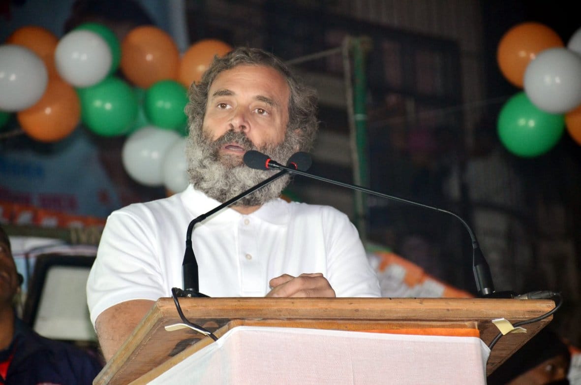 बागपत : बड़ौत के छपरौली चुंगी पर आयोजित सभा में लोगों को संबोधित करते राहुल गांधी। बागपत : बड़ौत के छपरौली चुंगी पर आयोजित सभा में लोगों को संबोधित करते राहुल गांधी।