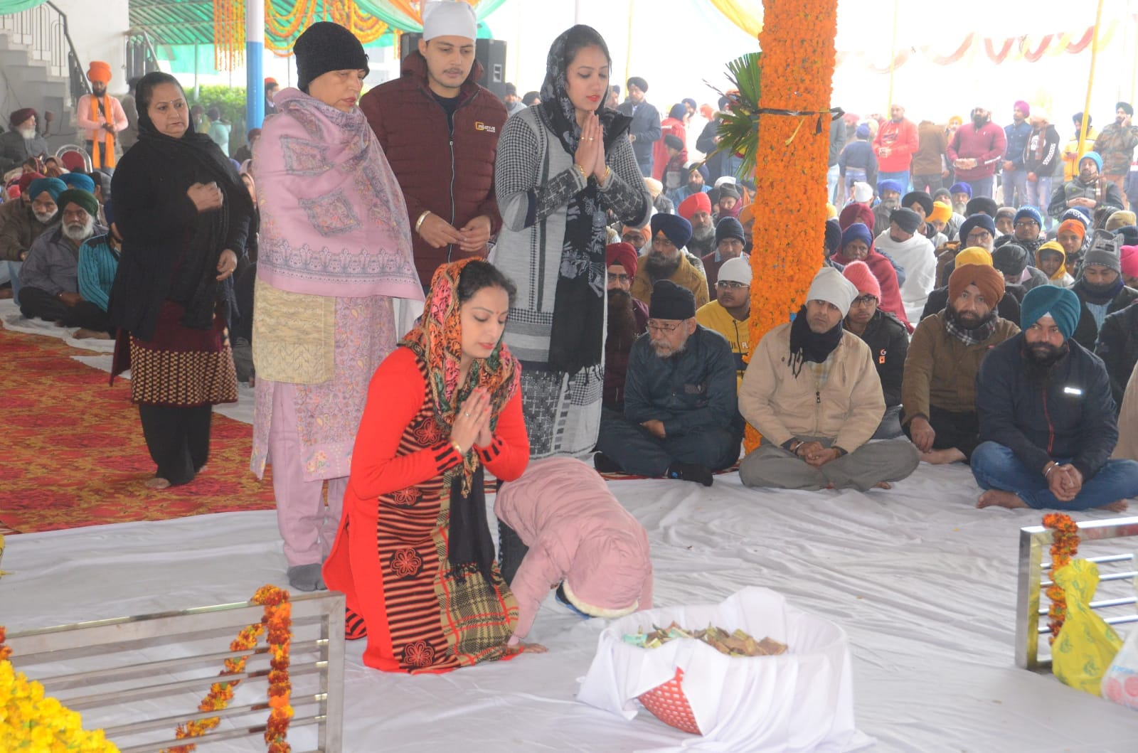 गुरुद्वारा रोडवेज पर गुरु गोविदं सिहं के प्रकाश पर्व पर मौजूद श्रद्वालु। गुरुद्वारा रोडवेज पर गुरु गोविदं सिहं के प्रकाश पर्व पर मौजूद श्रद्वालु।