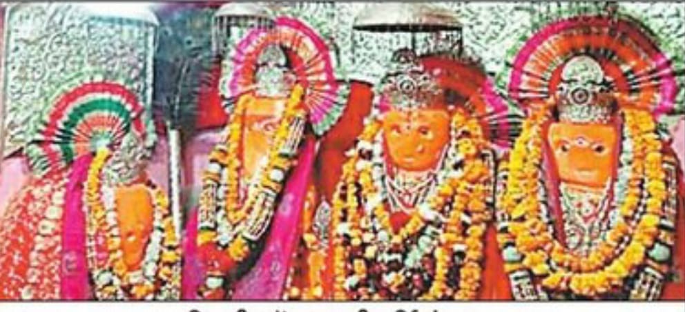 सिद्वपीठ मां शाकंभरी देवी में स्थापित माता की मूर्तियां सिद्वपीठ मां शाकंभरी देवी में स्थापित माता की मूर्तियां