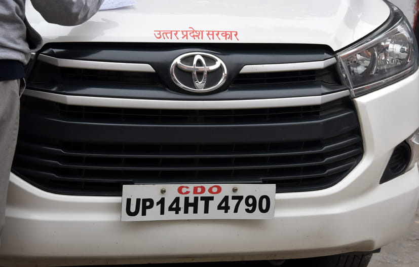 बिना हाई सिक्योरिटी नंबर प्लेट के सरकारी वाहन बिना हाई सिक्योरिटी नंबर प्लेट के सरकारी वाहन