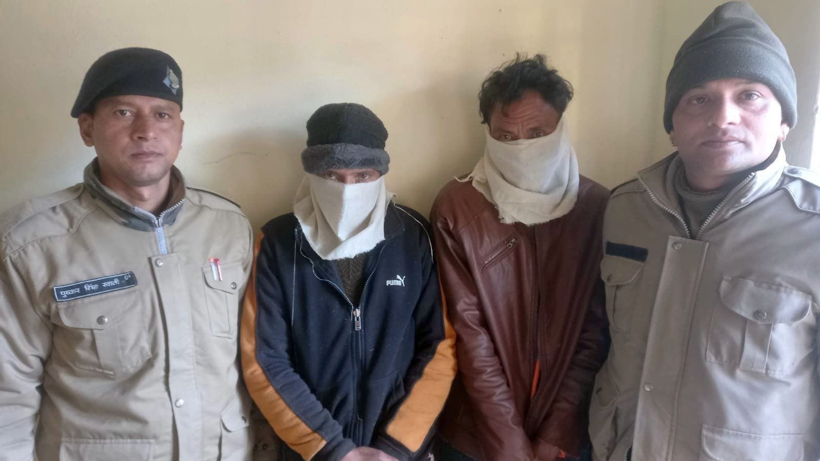 गंगोलीहाट पुलिस की गिरफ्त में हत्या के आरोपी। संवाद गंगोलीहाट पुलिस की गिरफ्त में हत्या के आरोपी। संवाद